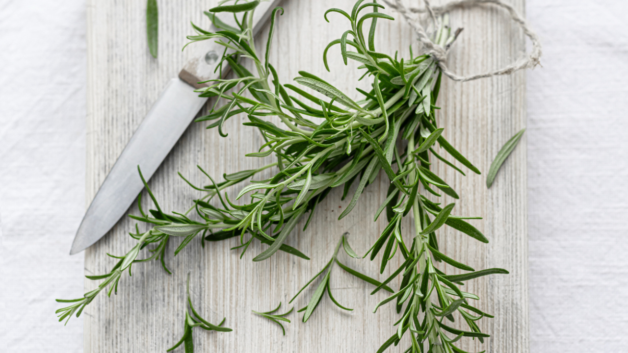 Konchita, 84-vuotias kokenut kokki: ”Minulla on kotona aina purkki rosmariinia. Se sopii erinomaisesti infuusioiden valmistukseen, koska se parantaa muistia, on anti-inflammatorinen ja antioksidantti.”