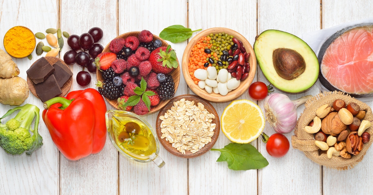 Piter Diamandis, pitkäikäisyyden asiantuntija: ”Jos pidät appelsiineista, syö ne kokonaisina, älä mehuna. Fruktoosi, etenkin nestemäisessä muodossa, voi nostaa virtsahapon pitoisuutta, verenpainetta ja ruokahalua.”