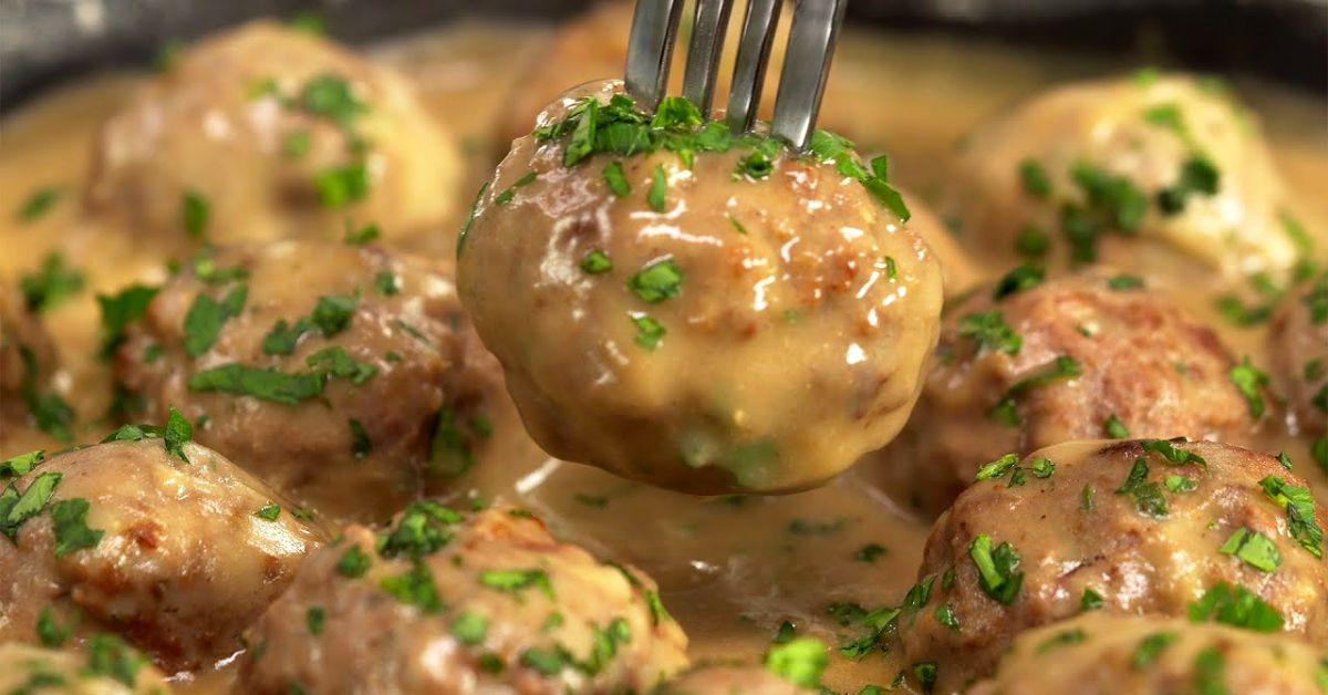 84-vuotias Konchita, kokki: ”Täydellisten lihapullien salaisuus ei ole liha, vaan 1/2 kupillista perunamuusia.”